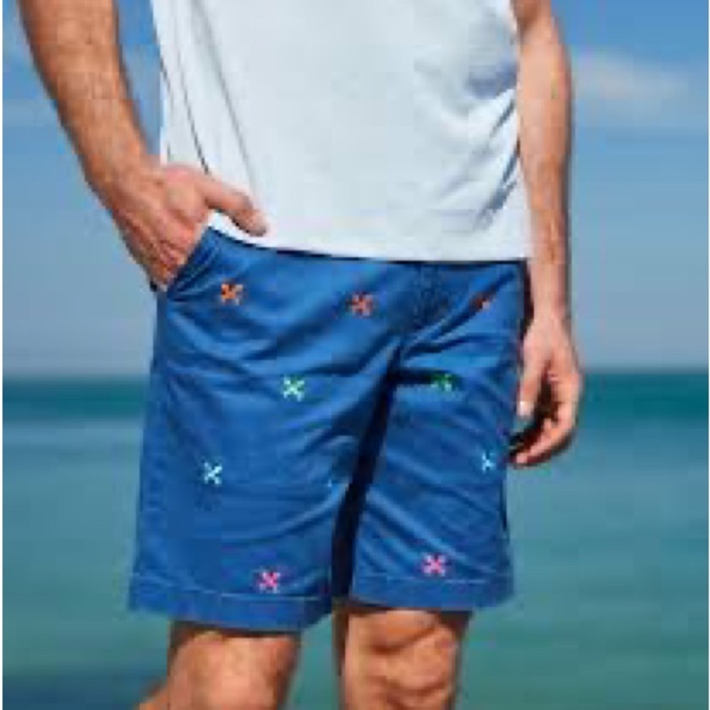 Vineyard Vines 9 inch embroidered breaker short (worn twice) 31” waist